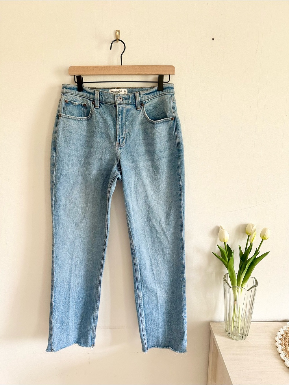 Abercrombie & Fitch 90s Straight Jeans Women’s 28 Short Light Wash Raw Hem
